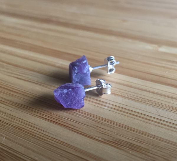Boucle d'oreille améthyste stud brut argent sterling