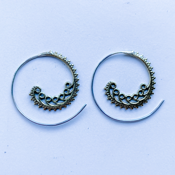 Boucles d'oreilles spirale en laiton (le cintre est en argent sterling)