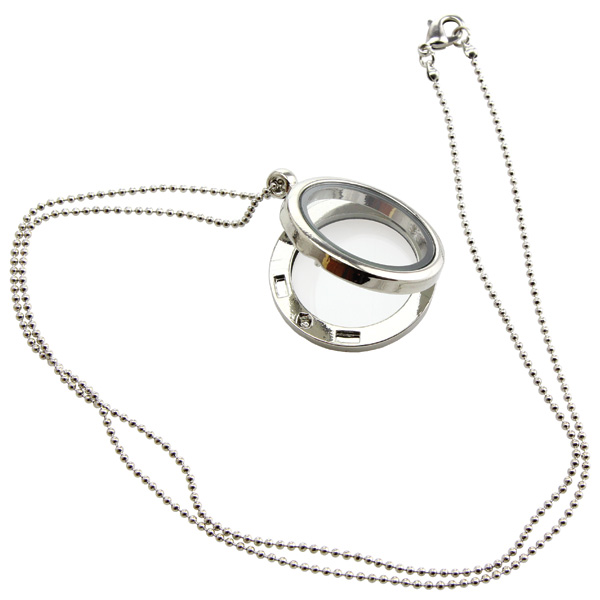 Médaillon en verre avec chaîne