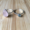 Bague sertie d'une goutte de quartz rose et d'apatite ronde en argent sterling