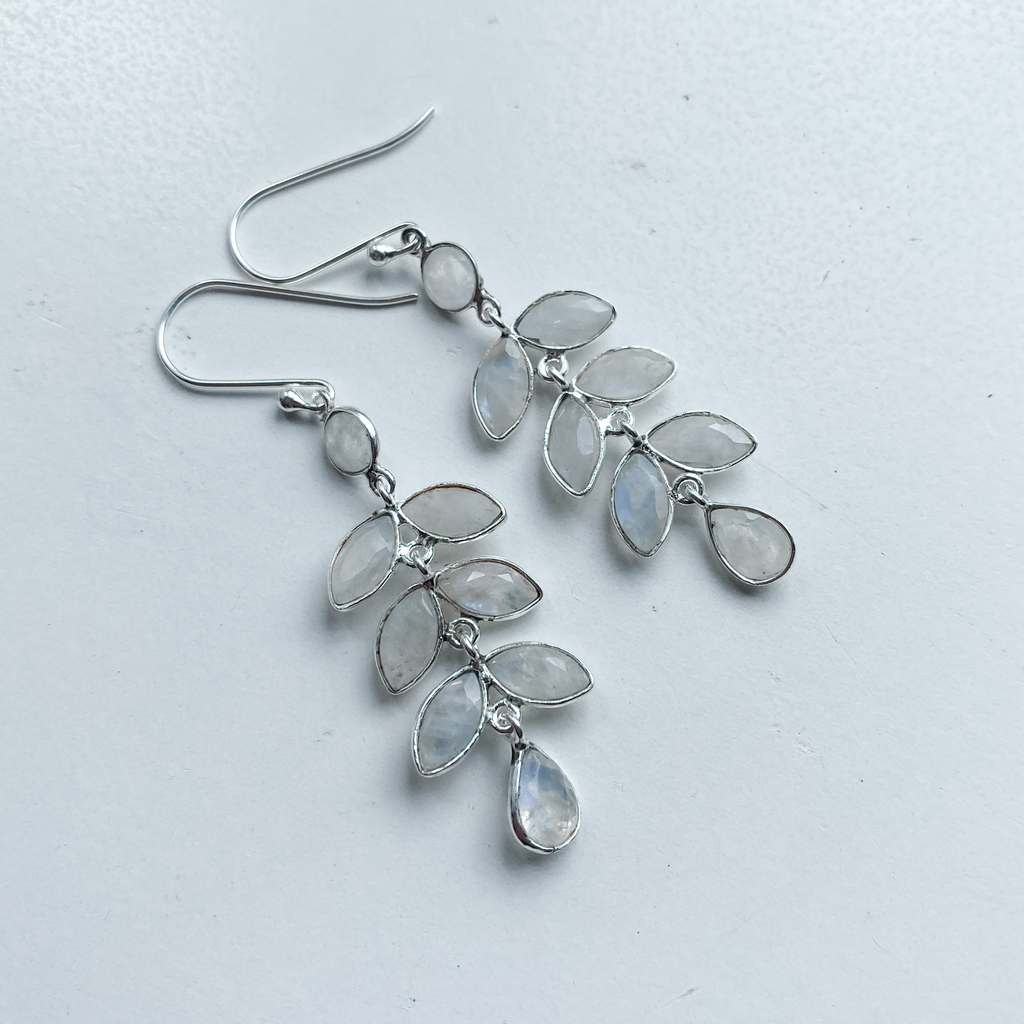 Boucles d'oreilles feuille de pierre de lune pendantes en argent sterling