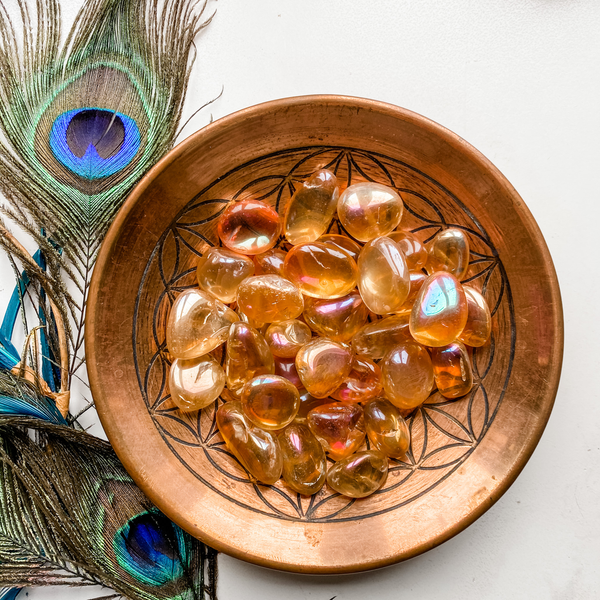 Pierre roulée de quartz d’aura d’ange d’or