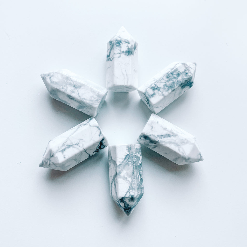 Petite Pointe - Howlite