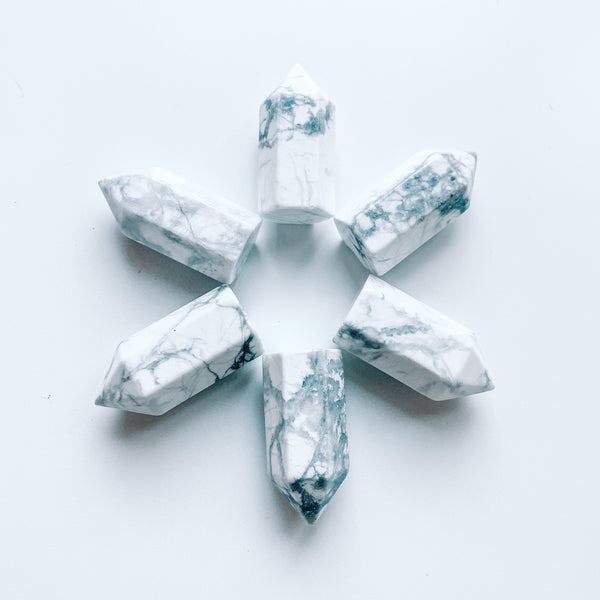 Petite Pointe - Howlite