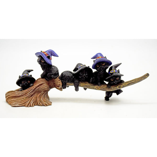 Figurine Chats sur balai