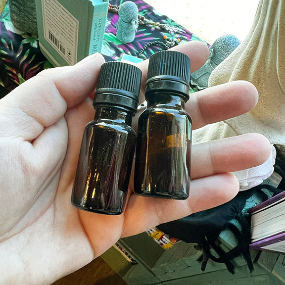 Bottle amber 10ml with black cap (1 bottle)