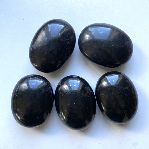Pierre de palme tourmaline noire