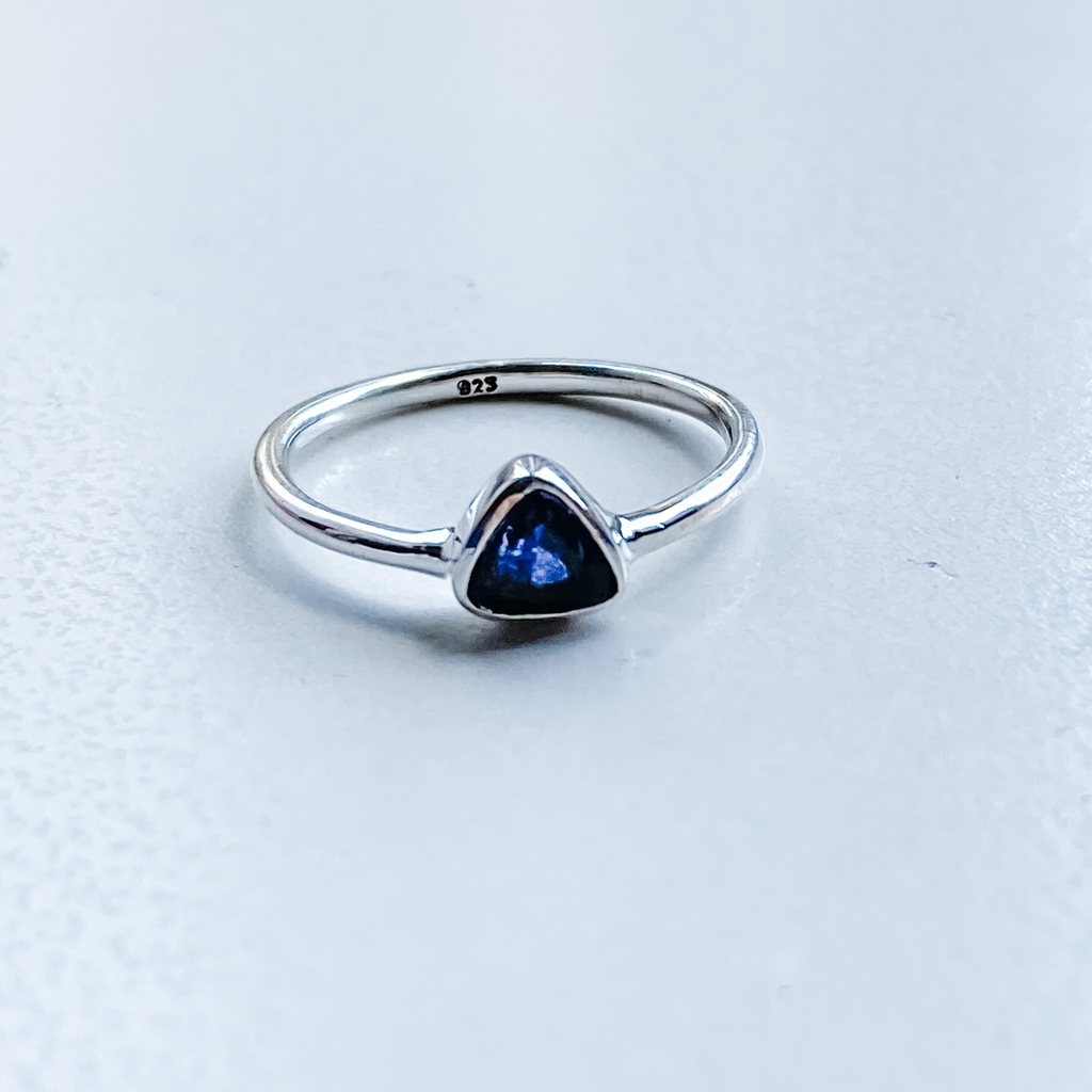 Ring iolite triangle sterling silver