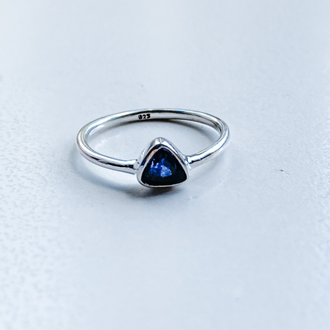 Bague triangle iolite argent massif