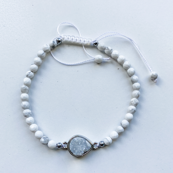 Bracelet perles tressées howlite avec lien druzy