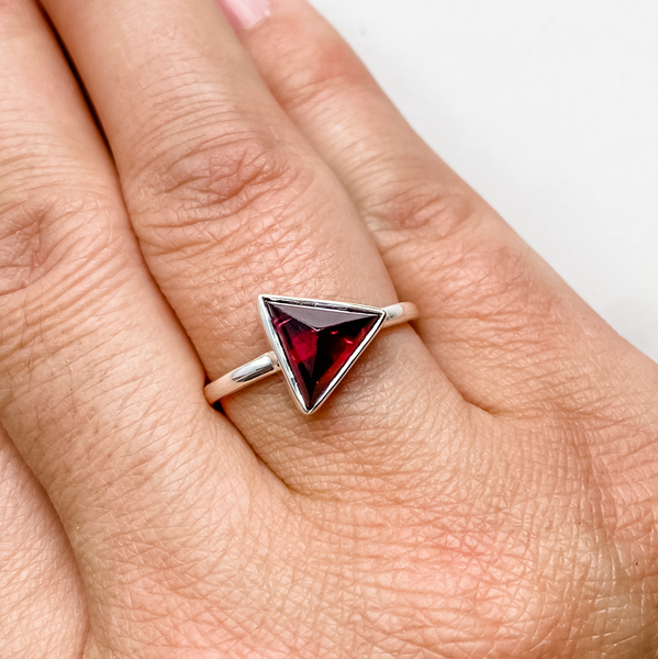 Bague triangle grenat argent massif