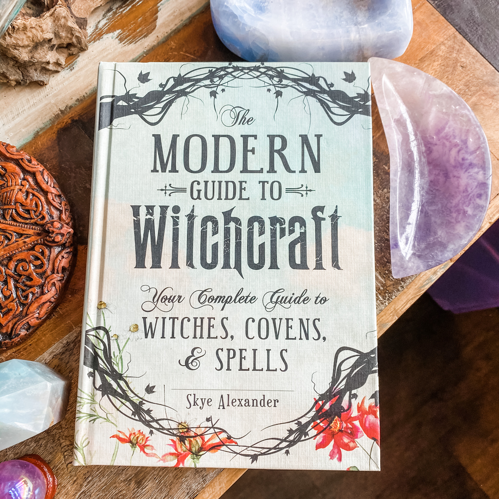 Modern Guide to Witchcraft - Skye Alexander