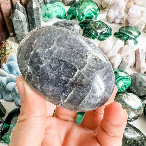 Iolite palm stone