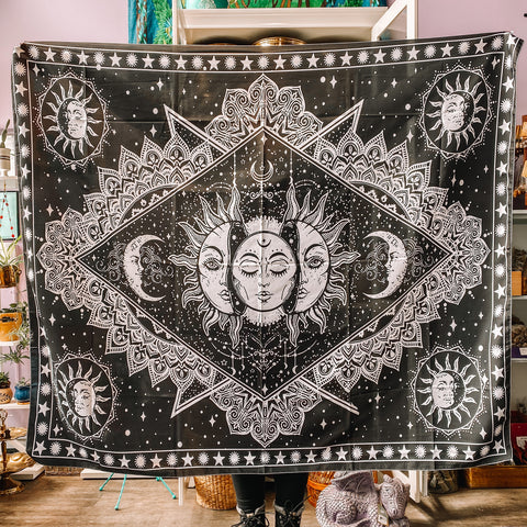Tapestry sun/moon black & white