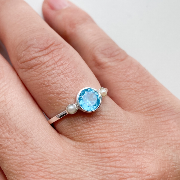 Bague ronde topaze et perle en argent massif