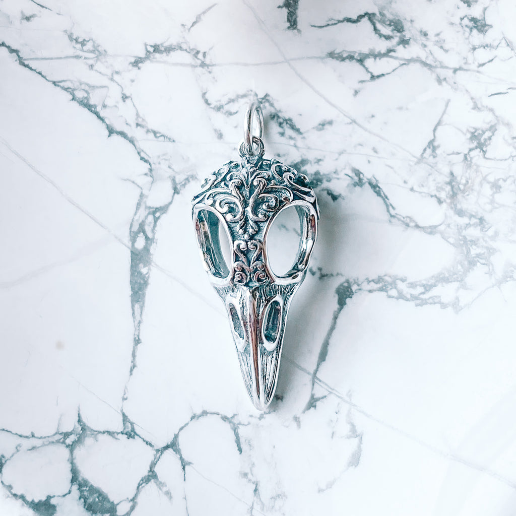 Pendentif crâne de corbeau en argent sterling